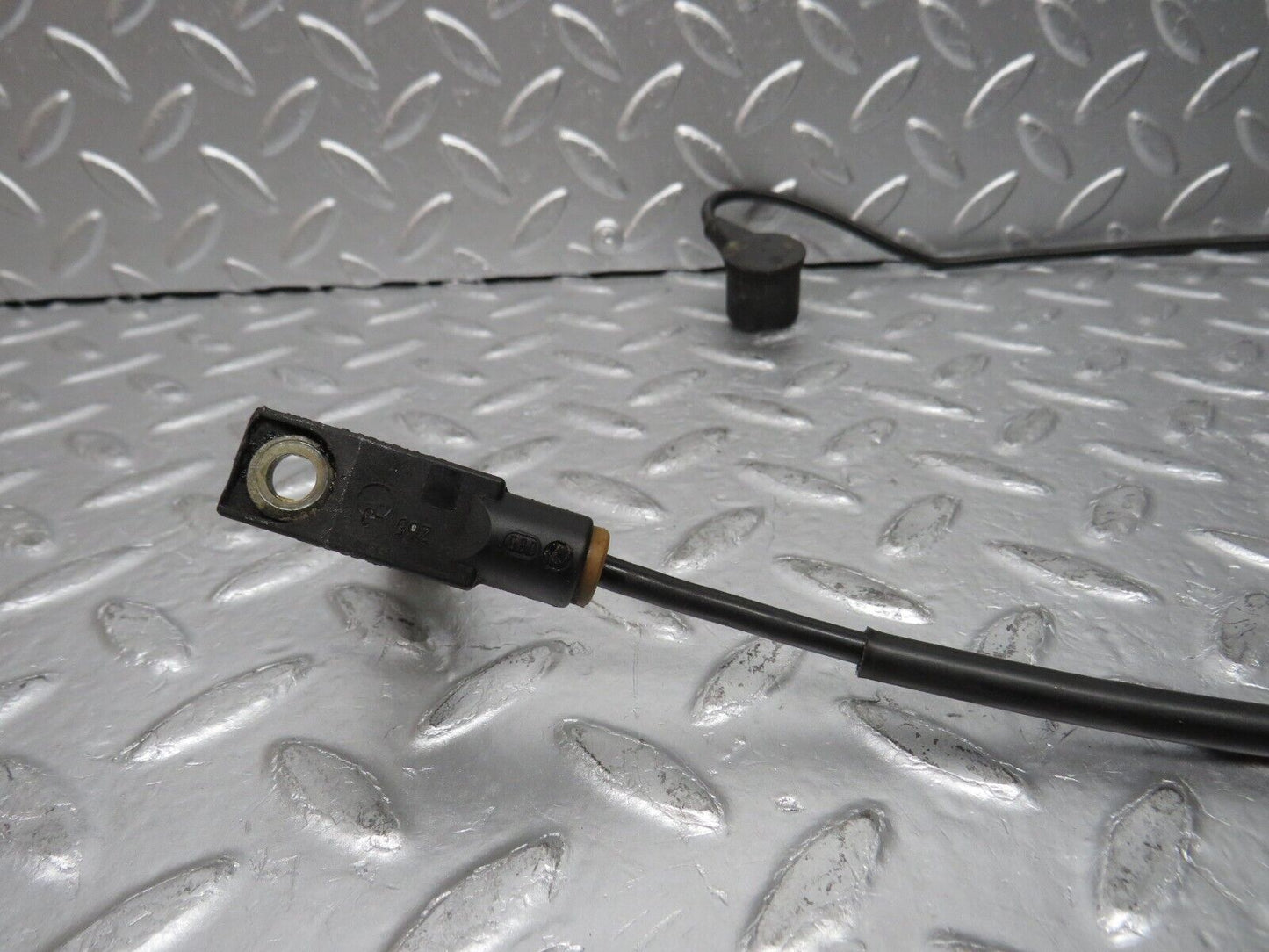 30525 Mercedes-Benz W124 230E Crankshaft Position Sensor 0031530828 0261210067