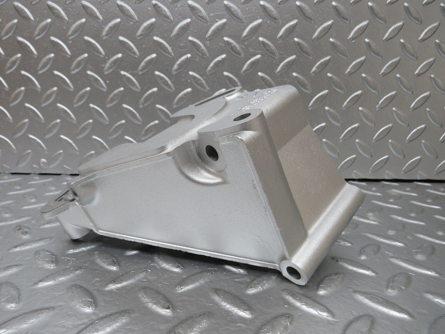 25489 Mercedes-Benz W123 200 Power Steering Pump Bracket 1234660241
