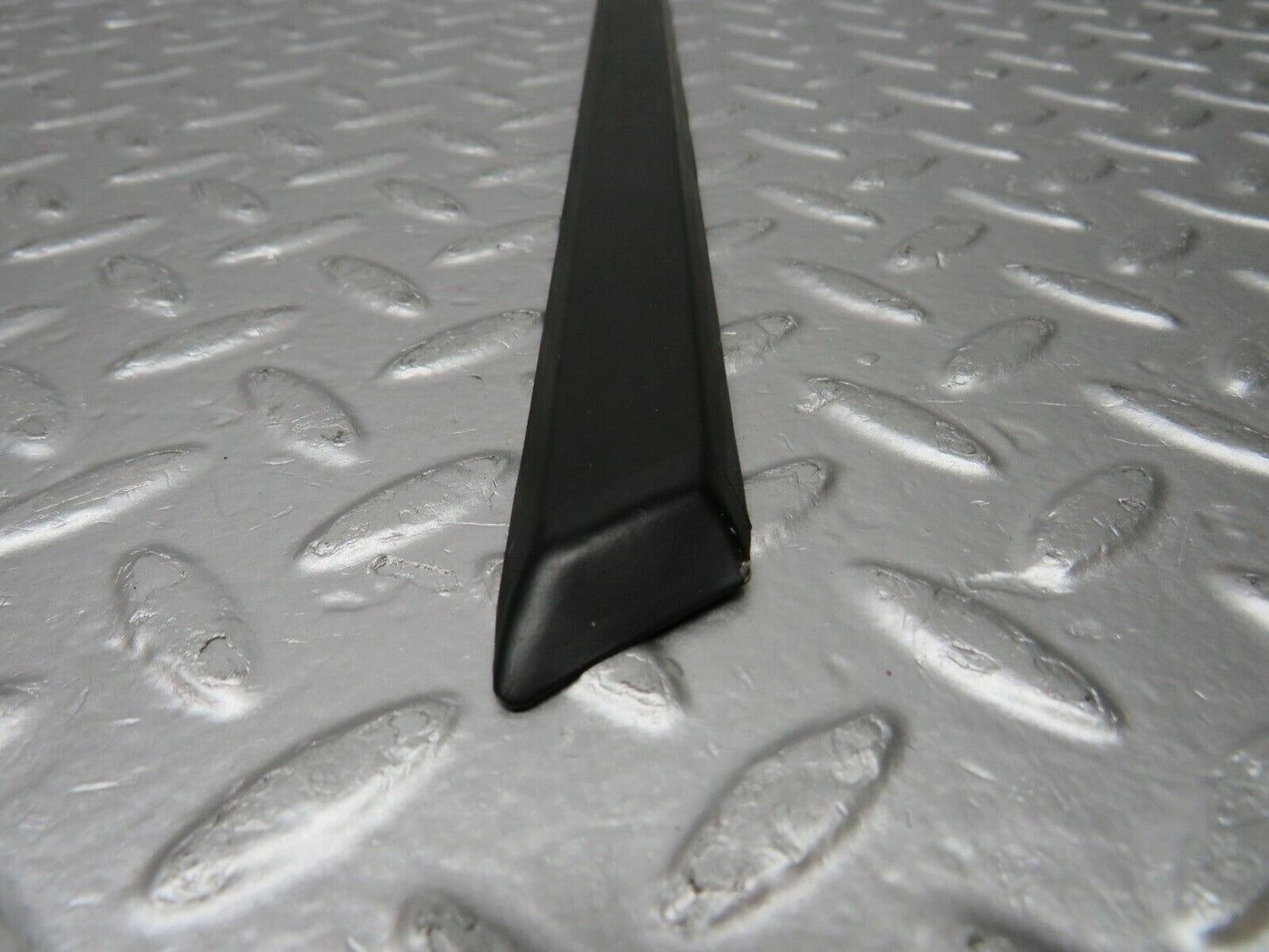 30785 Mercedes-Benz W201 190E 2.0L Rear Left Fender Wing Centre Moulding Trim