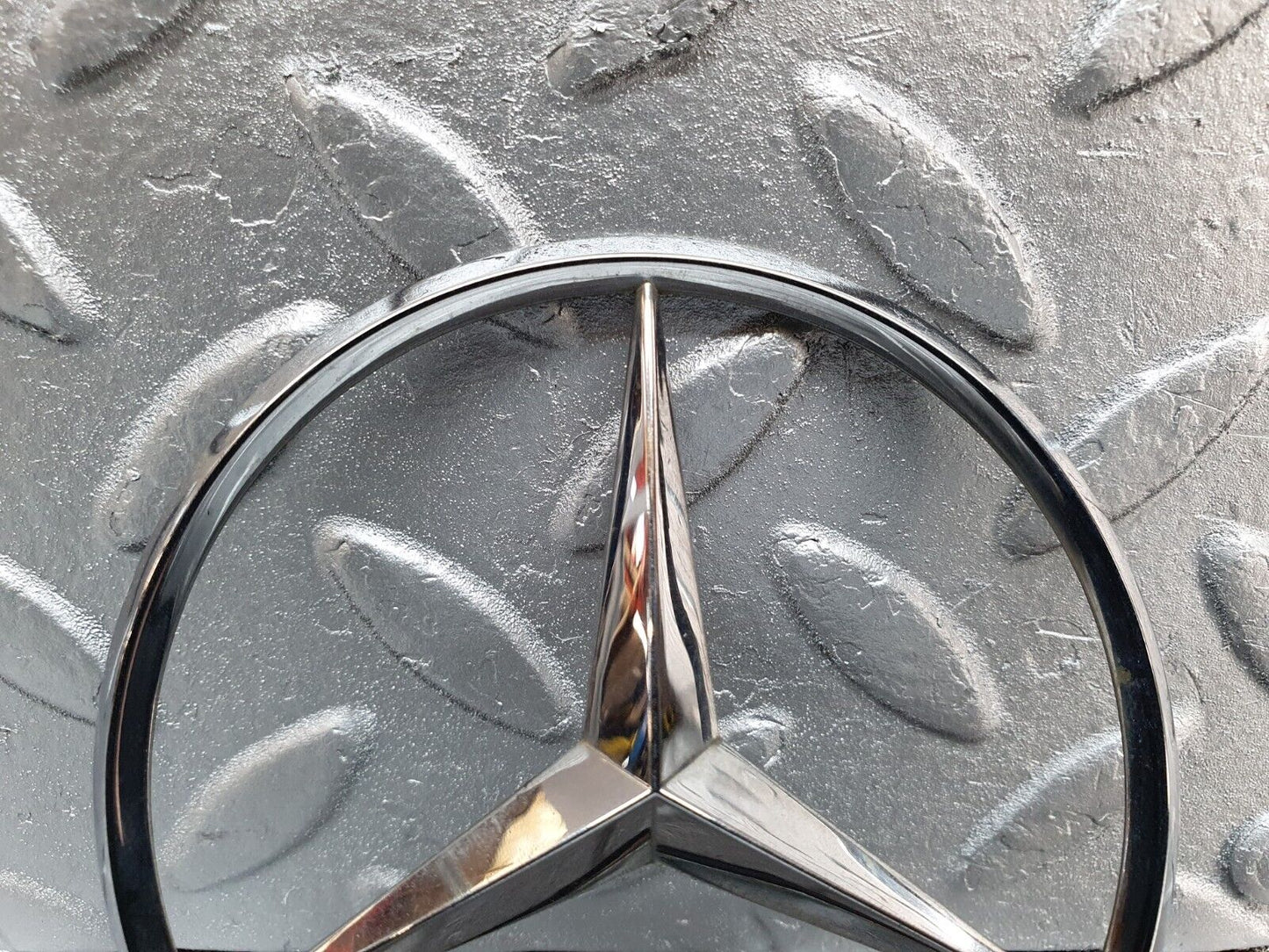 42042 Mercedes-Benz W202 C200 Trunk Lid Badge Emblem 2027580258