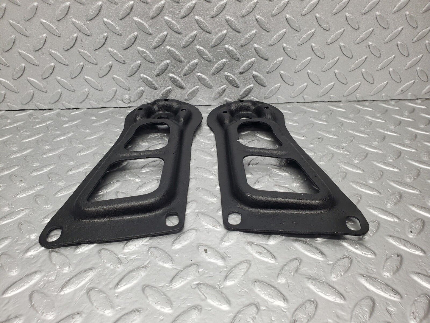 46567 Mercedes-Benz C123 280CE Coupe Rear Suspension Axle Mounting Bracket