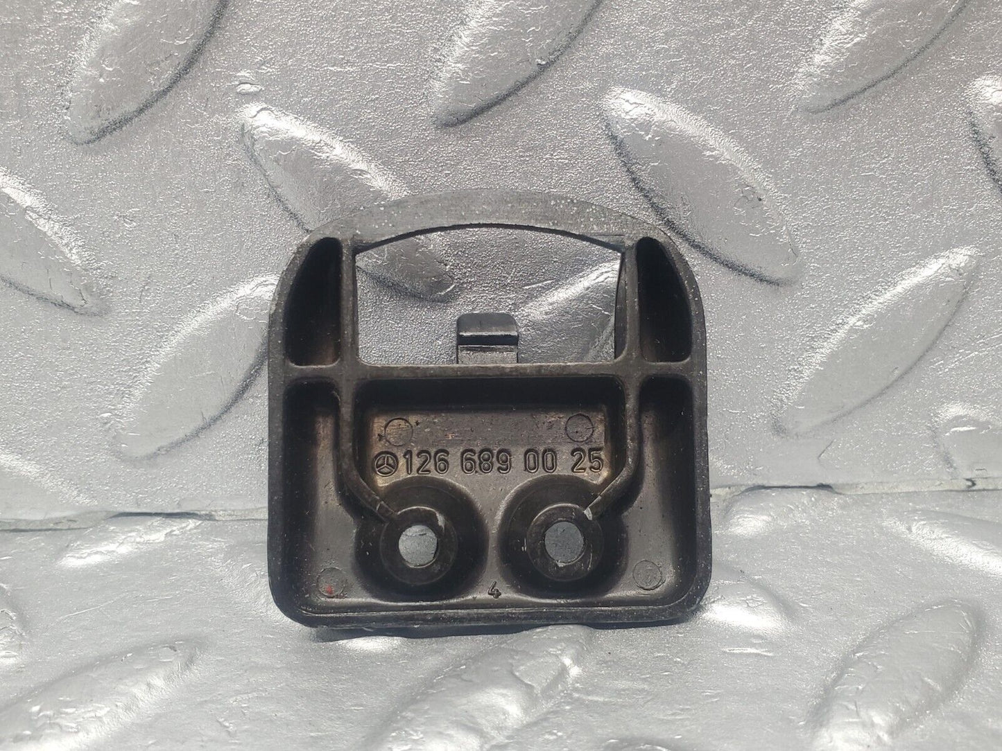 46042 Mercedes-Benz W126 420SE Glove Box Lock Latch 1266890025