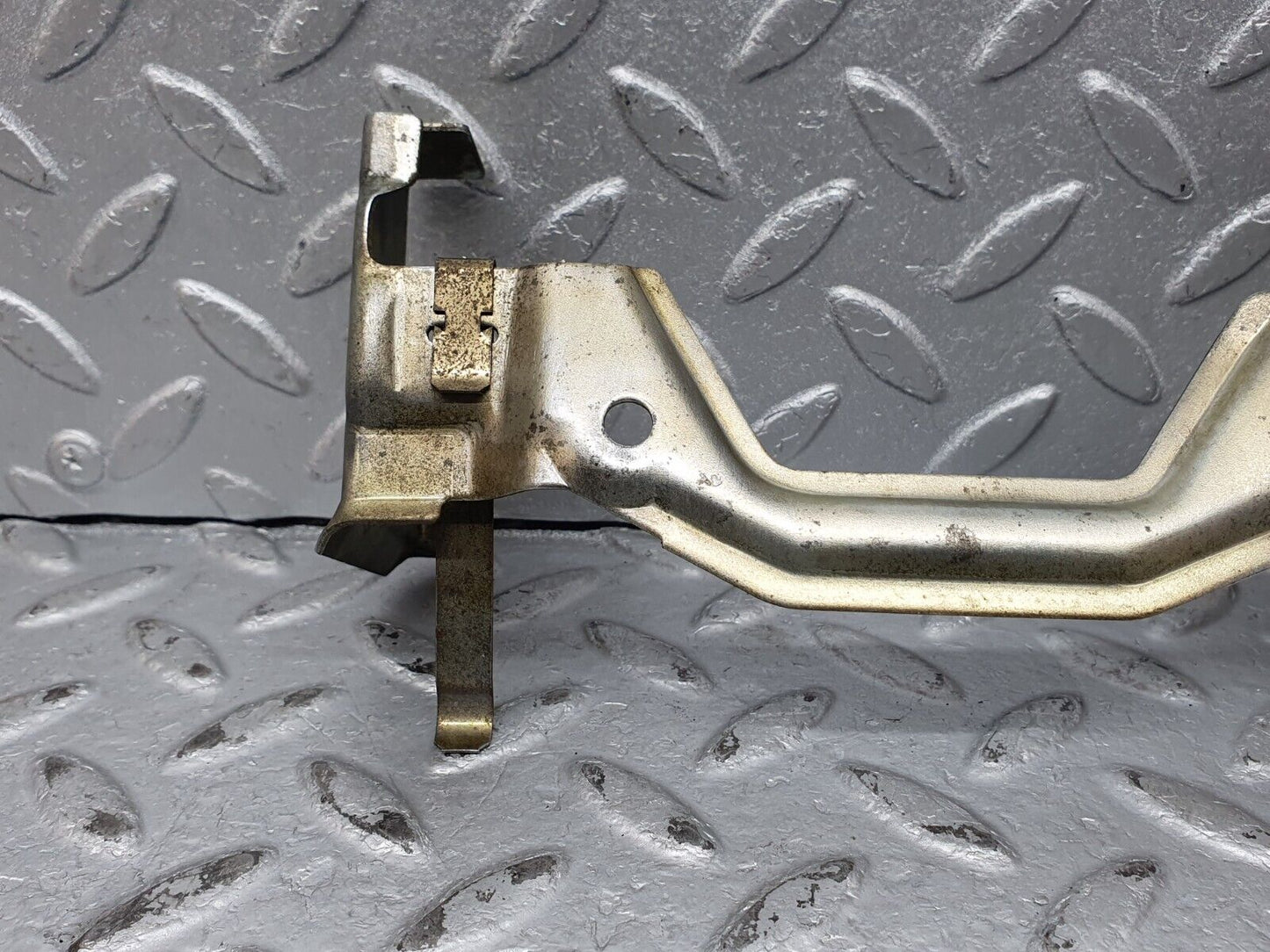 41258 Mercedes-Benz W126 300SE ABS Module Holder Bracket