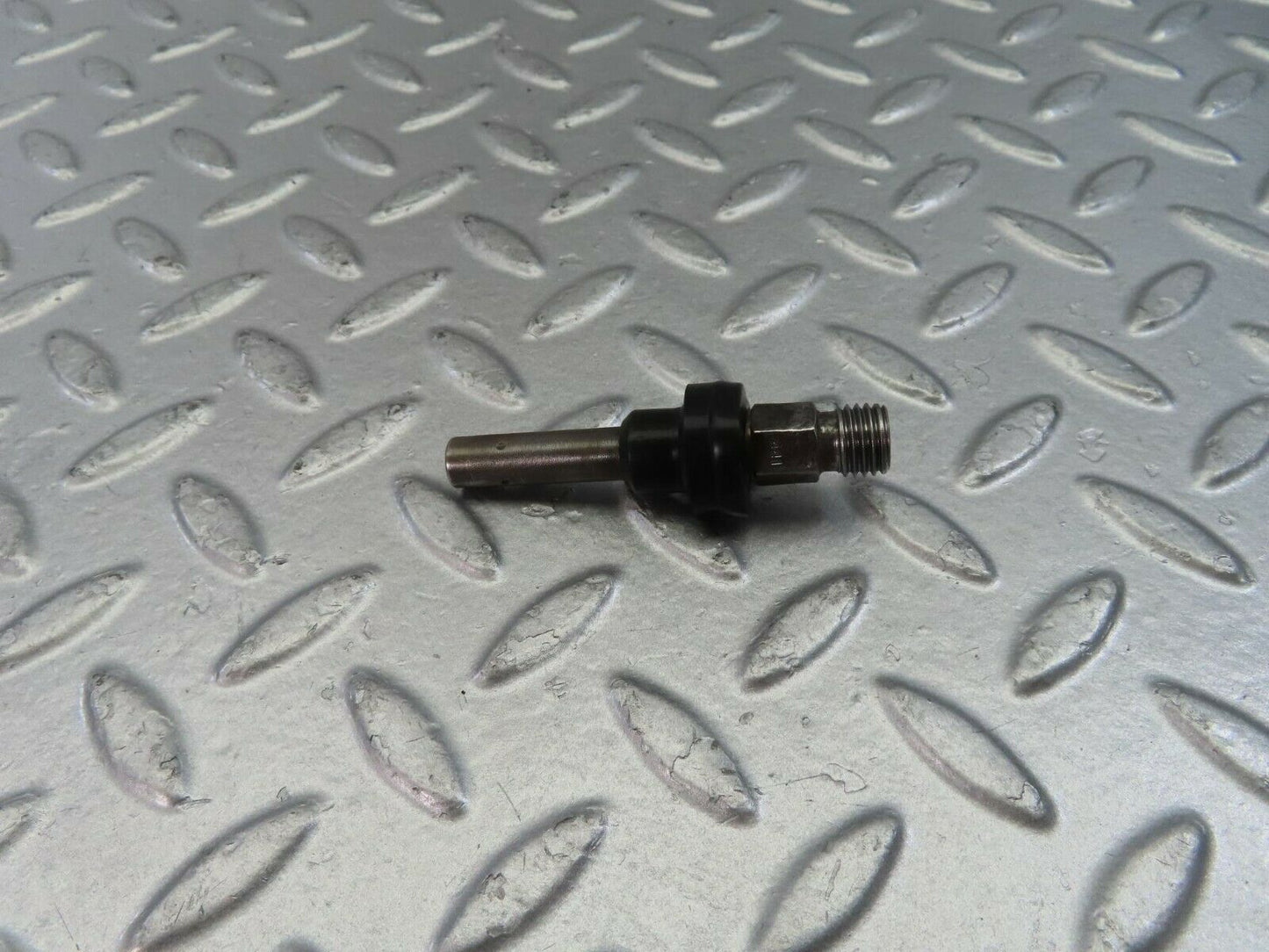 10795 Mercedes-Benz W123 230E Fuel Injector Bosch