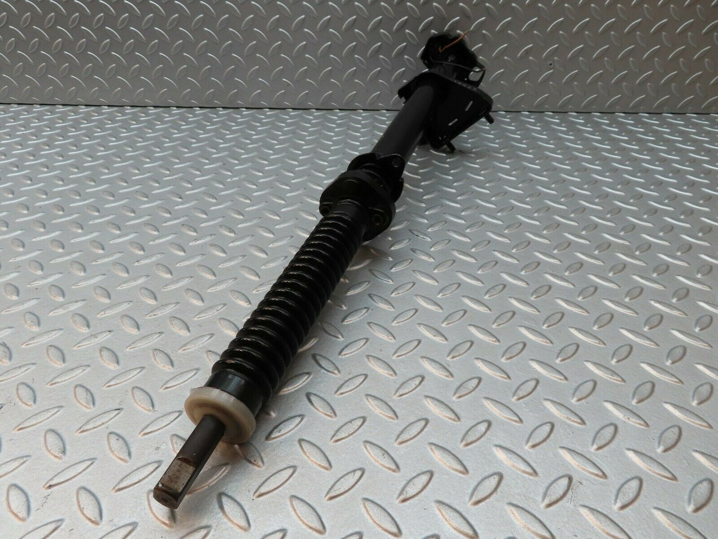 4386 Mercedes-Benz W123 230E Steering Column