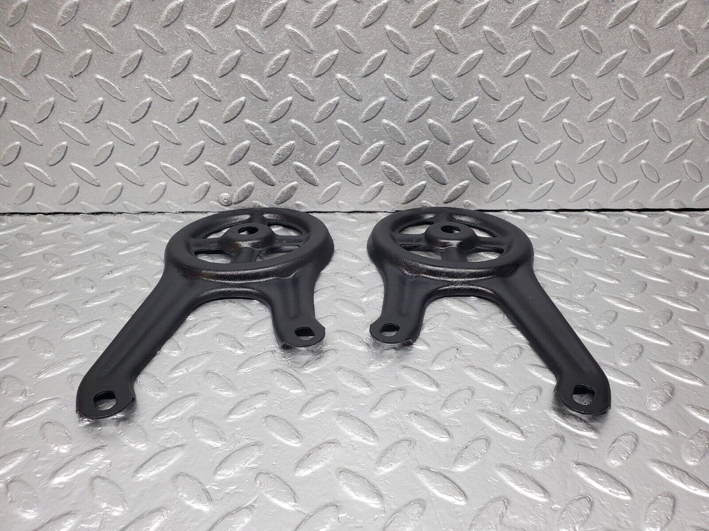 45920 Mercedes-Benz W126 420SE Rear Suspension Axle Mounting Bracket 2x