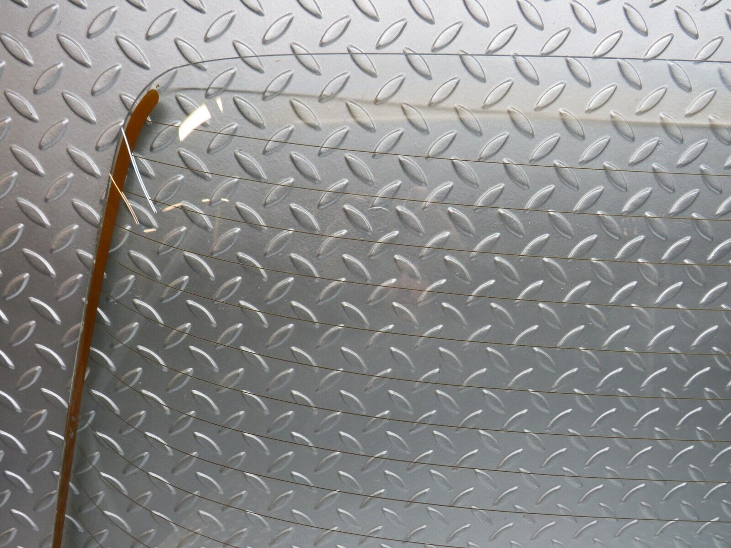31104 Mercedes-Benz W123 200D Rear Heated Windscreen