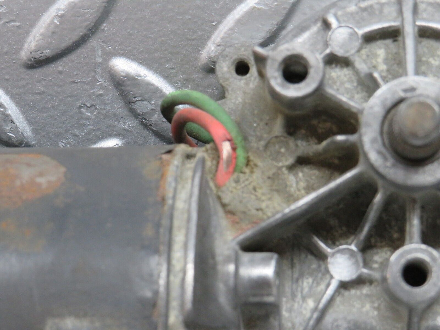 28120 Mercedes-Benz W123 280E Wiper Motor Bosch 0390341077