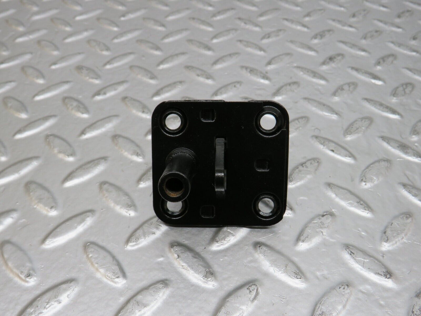 25418 Mercedes-Benz W123 200 Bonnet Lock Catch