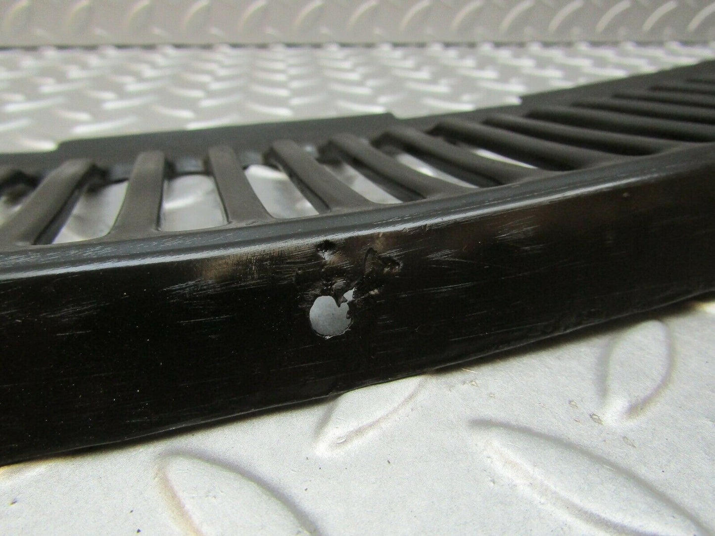 3344 Mercedes-Benz W115 220D External Air Ventilation Grille