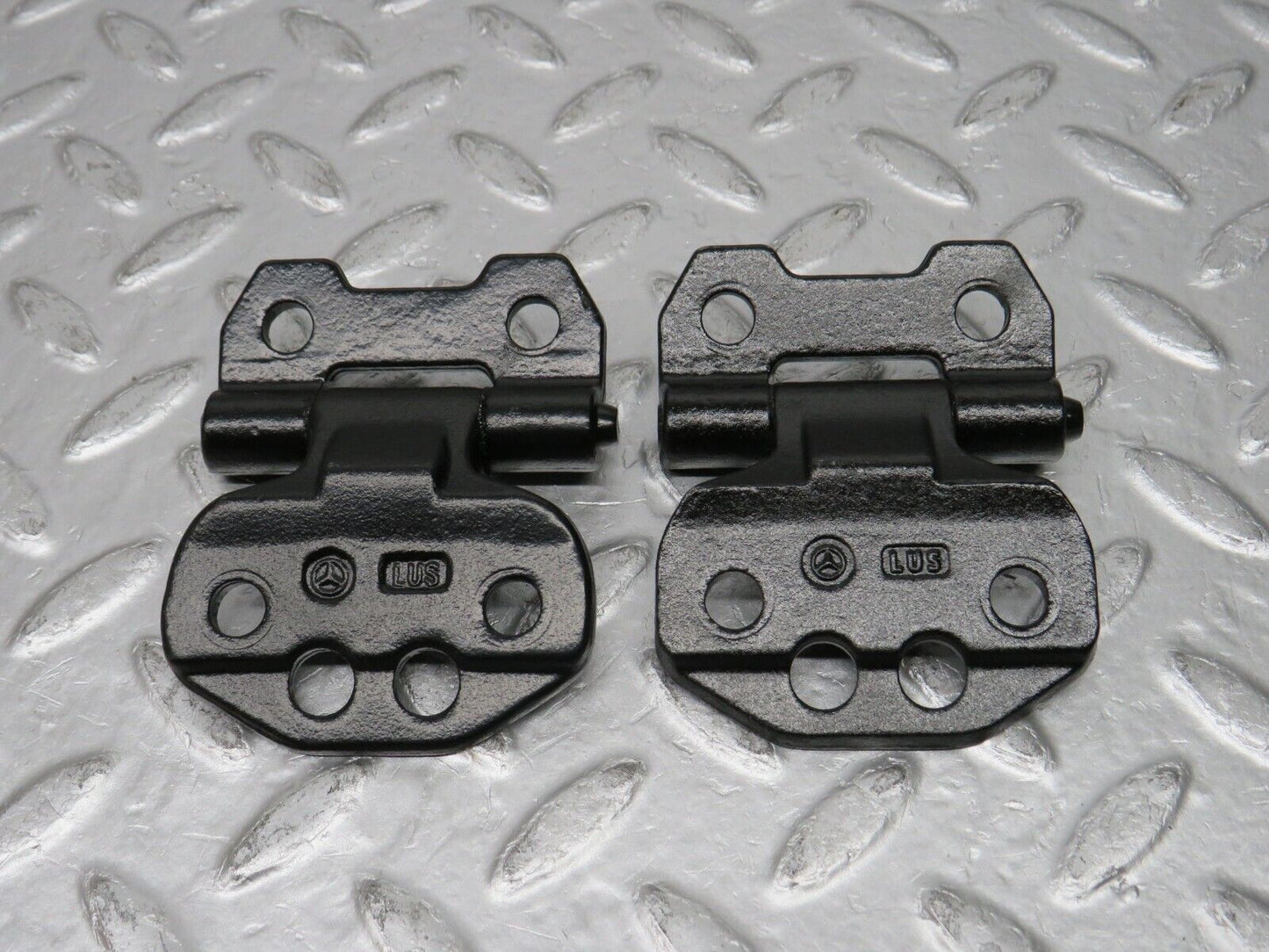32558 Mercedes-Benz S124 300TE Wagon Door Hinge Left Side