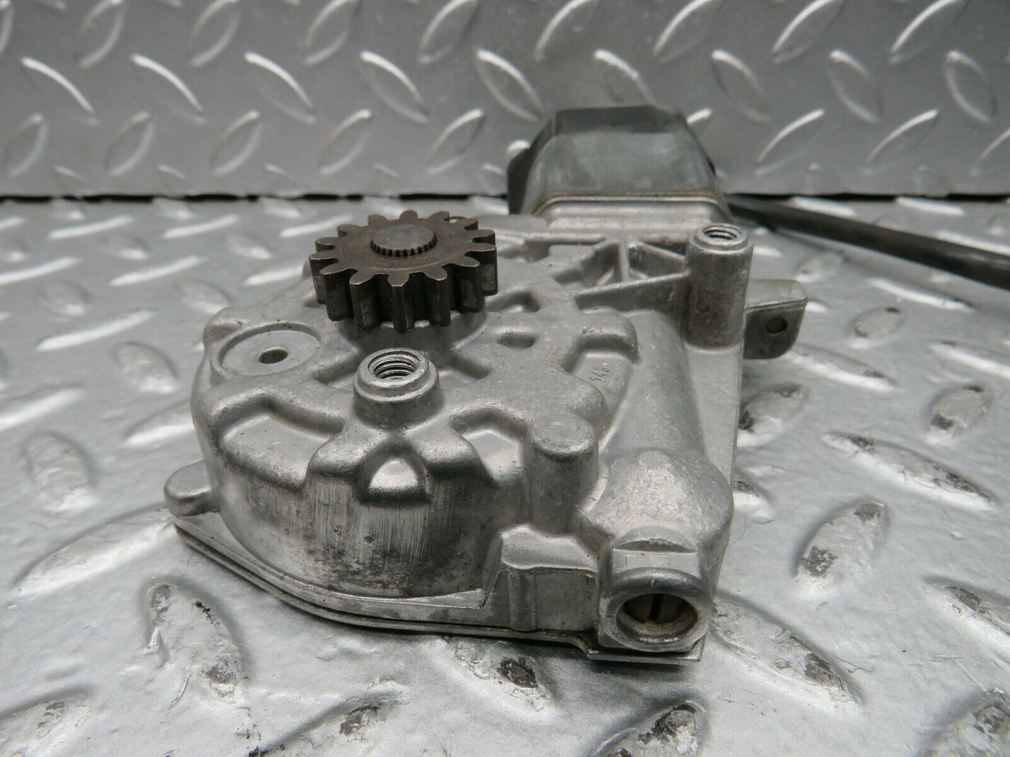 21993 Mercedes-Benz S123 280TE Window Regulator Motor Front Left 0130821018