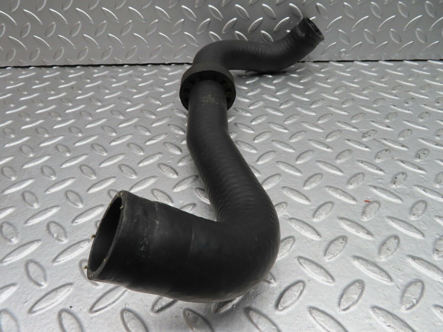 21132 Mercedes-Benz W123 230E Radiator Hose Pipe 1235012382 1235012582