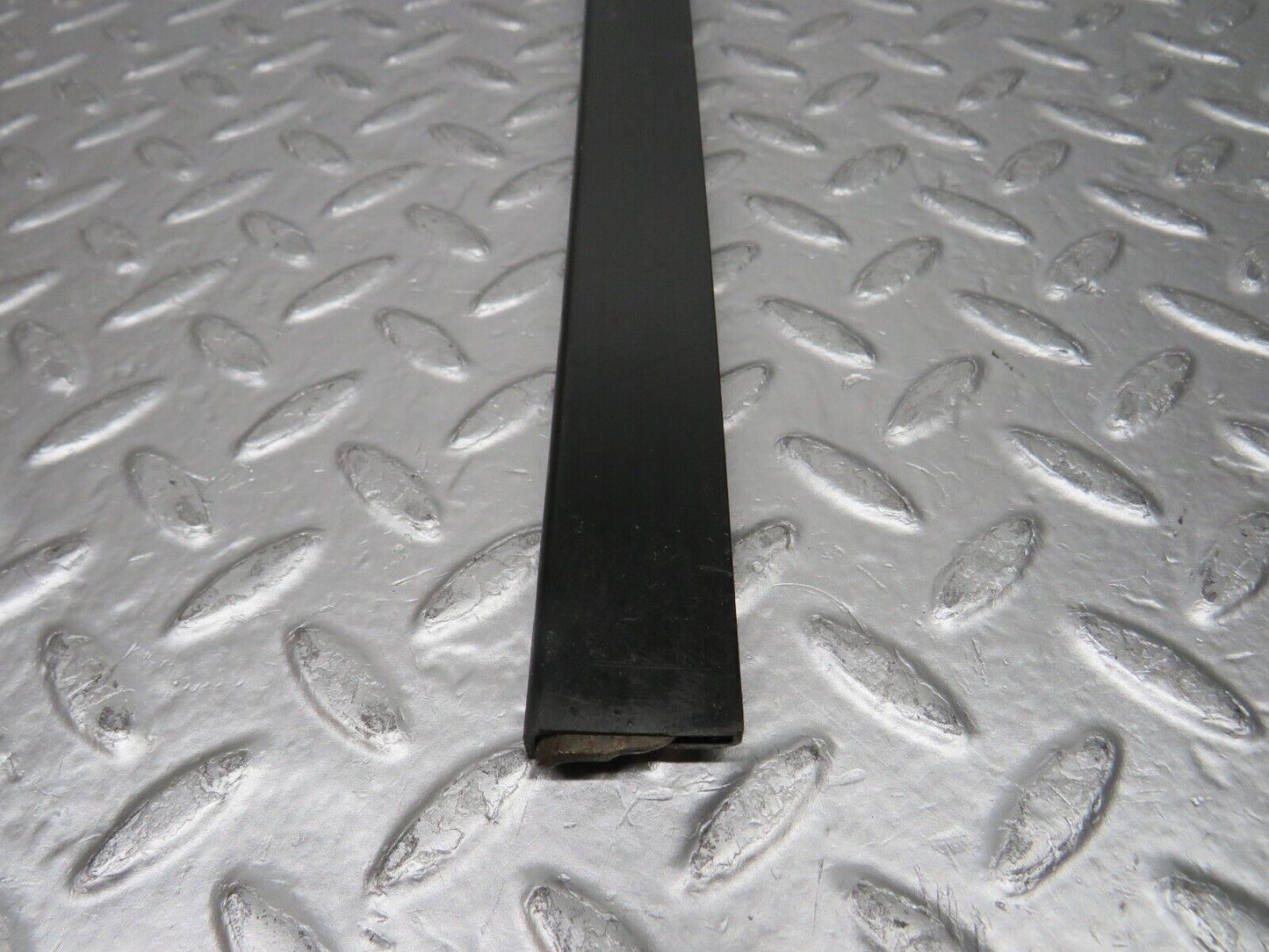 0096 Mercedes-Benz W116 350SE Seat Belt Runner Right