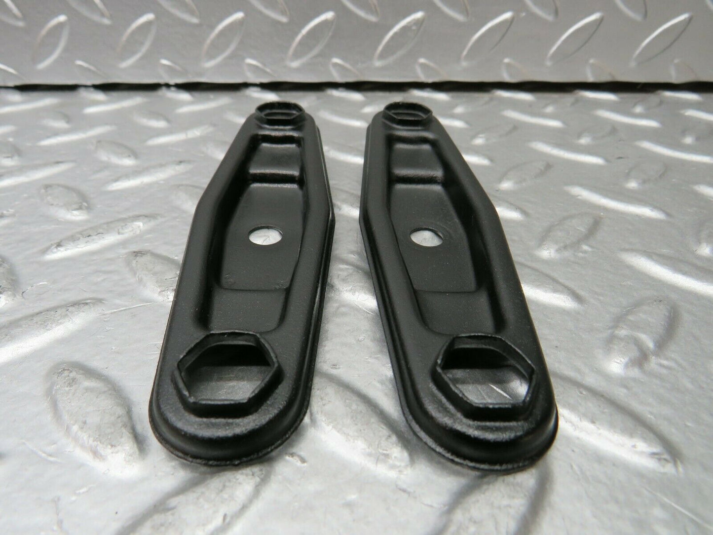 23134 Mercedes-Benz C123 230CE Coupe Fuel Injector Bracket Pair
