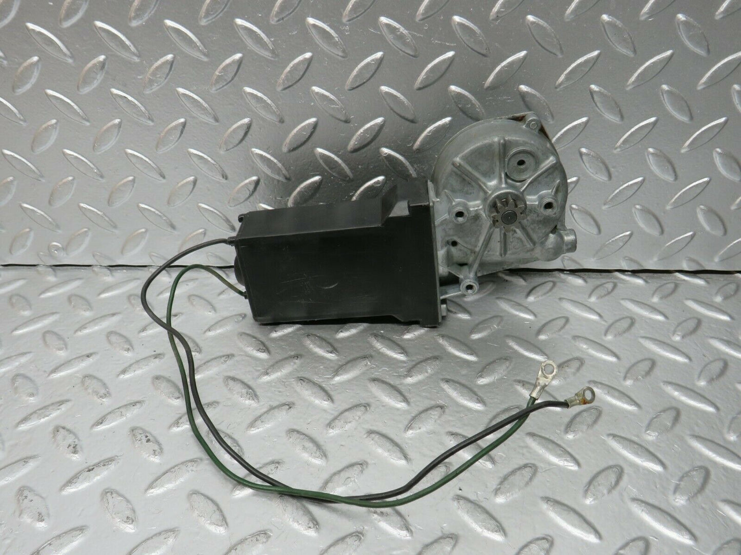 24560 Mercedes-Benz W108 Window Regulator Motor Rear Left 0132001101