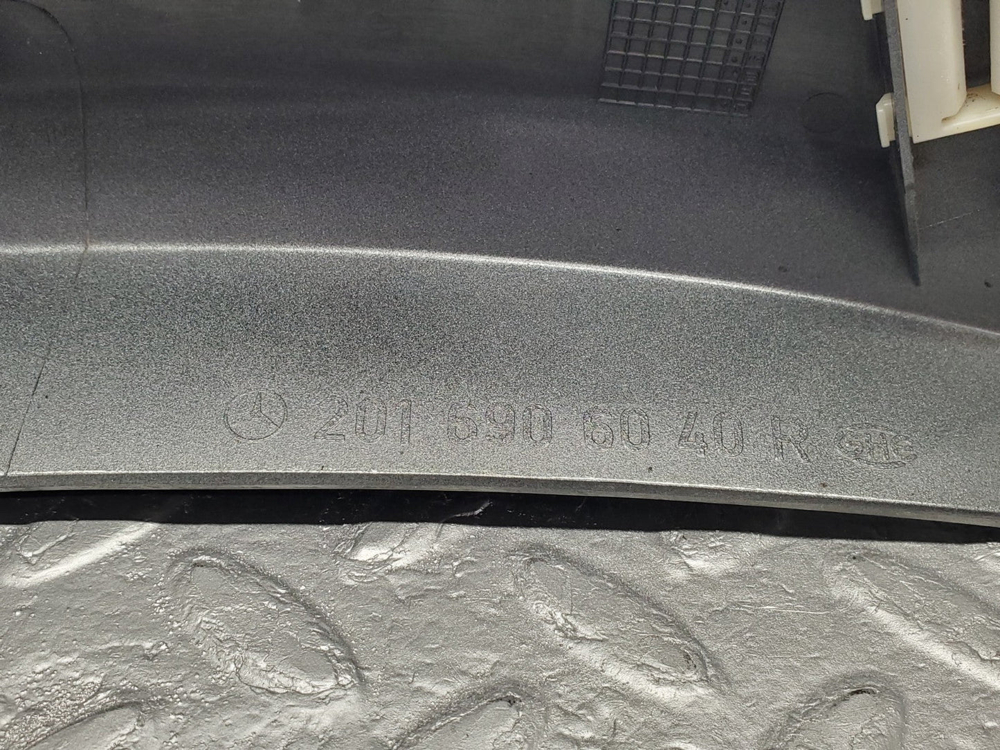 W201 Baby Benz front right fender wing moulding used OEM