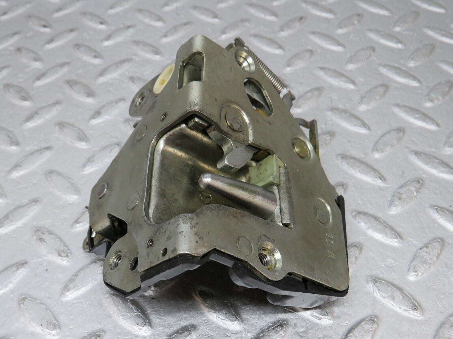 36042 Mercedes-Benz W126 420SE Front Left Door Lock Mechanism 1237230108