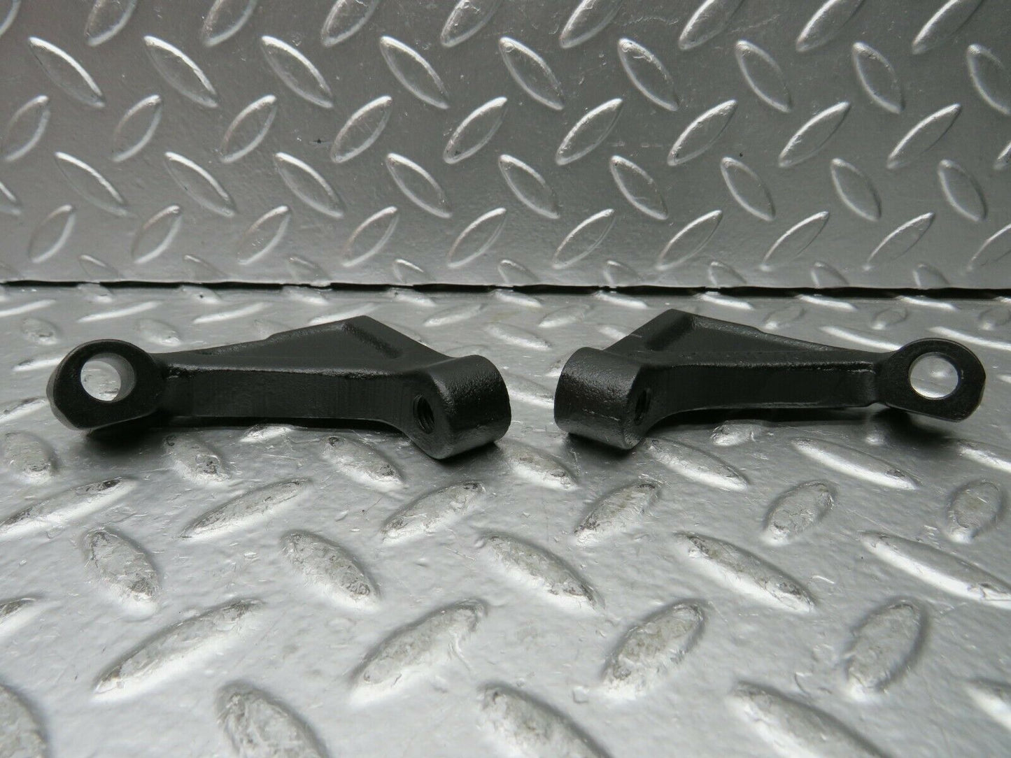 22902 Mercedes-Benz C107 450SL Engine Mount Bracket Pair 1160110895 1160110995