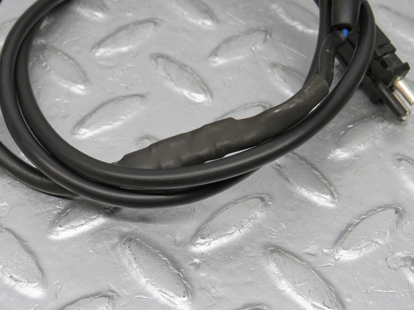 38031 Mercedes-Benz A124 320E Cabriolet Front Wing Indicator Wire