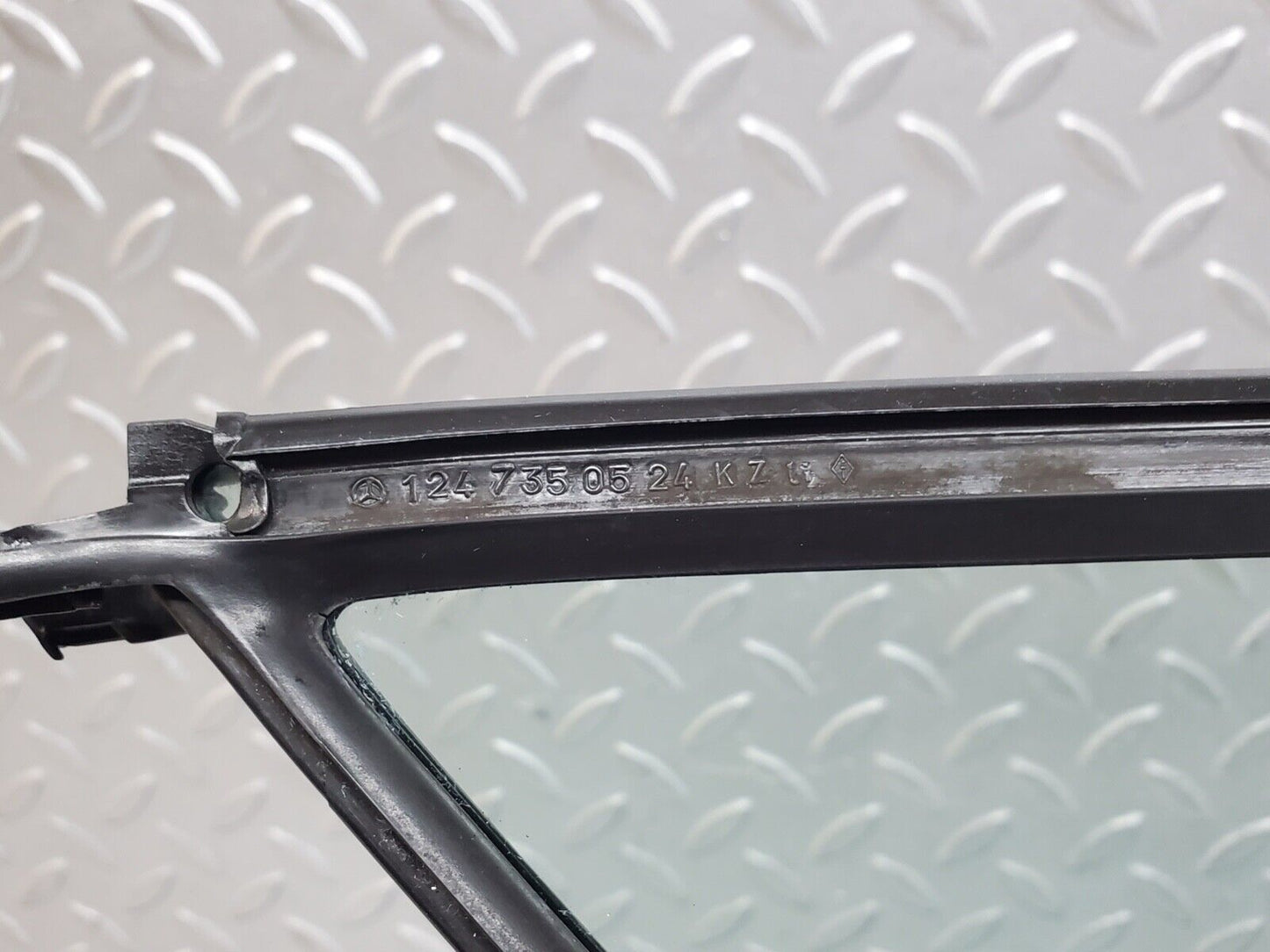 44635 Mercedes-Benz W124 220E Rear Left Quarter Window Glass 1247350524