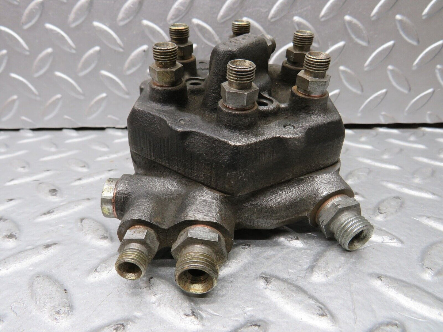 W123 fuel distributor used OEM