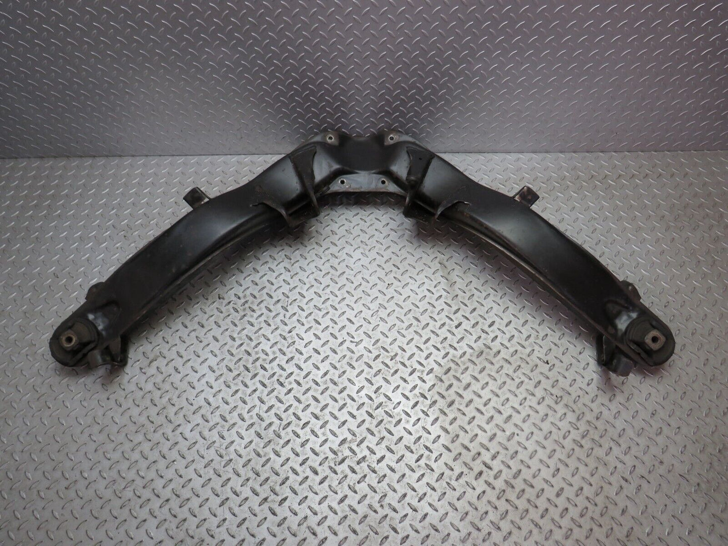 4090 Mercedes-Benz S123 200T Wagon Rear Subframe Axle Carrier Suspension