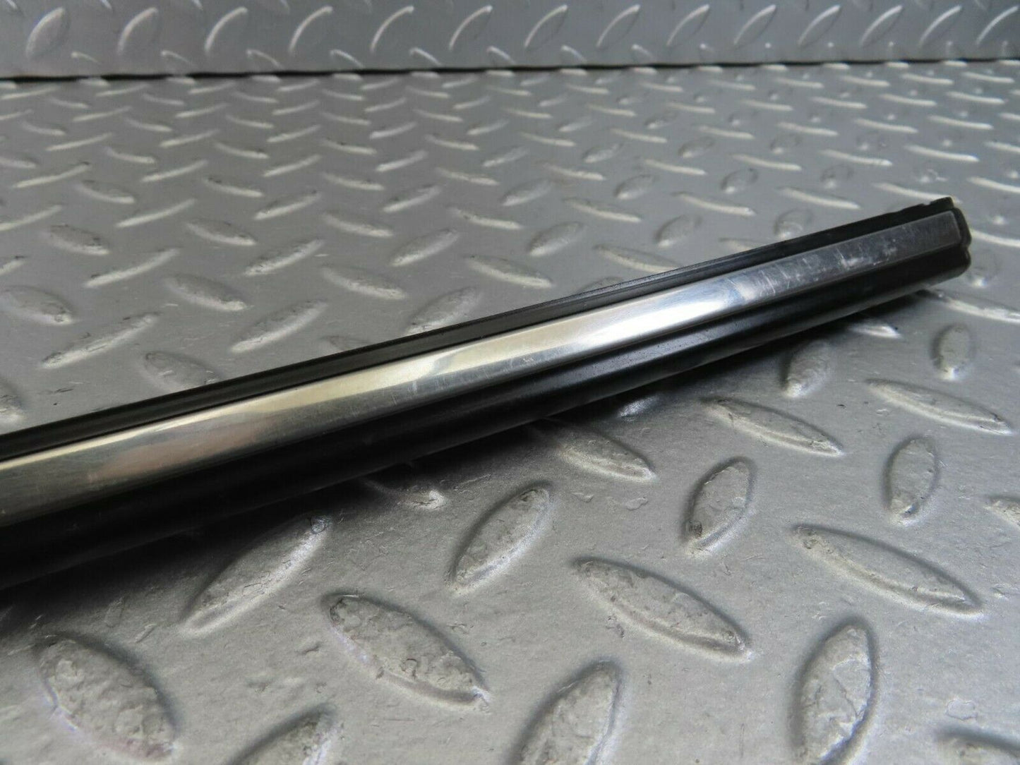 10251 Mercedes-Benz W123 Rear Left Door Centre Moulding Trim