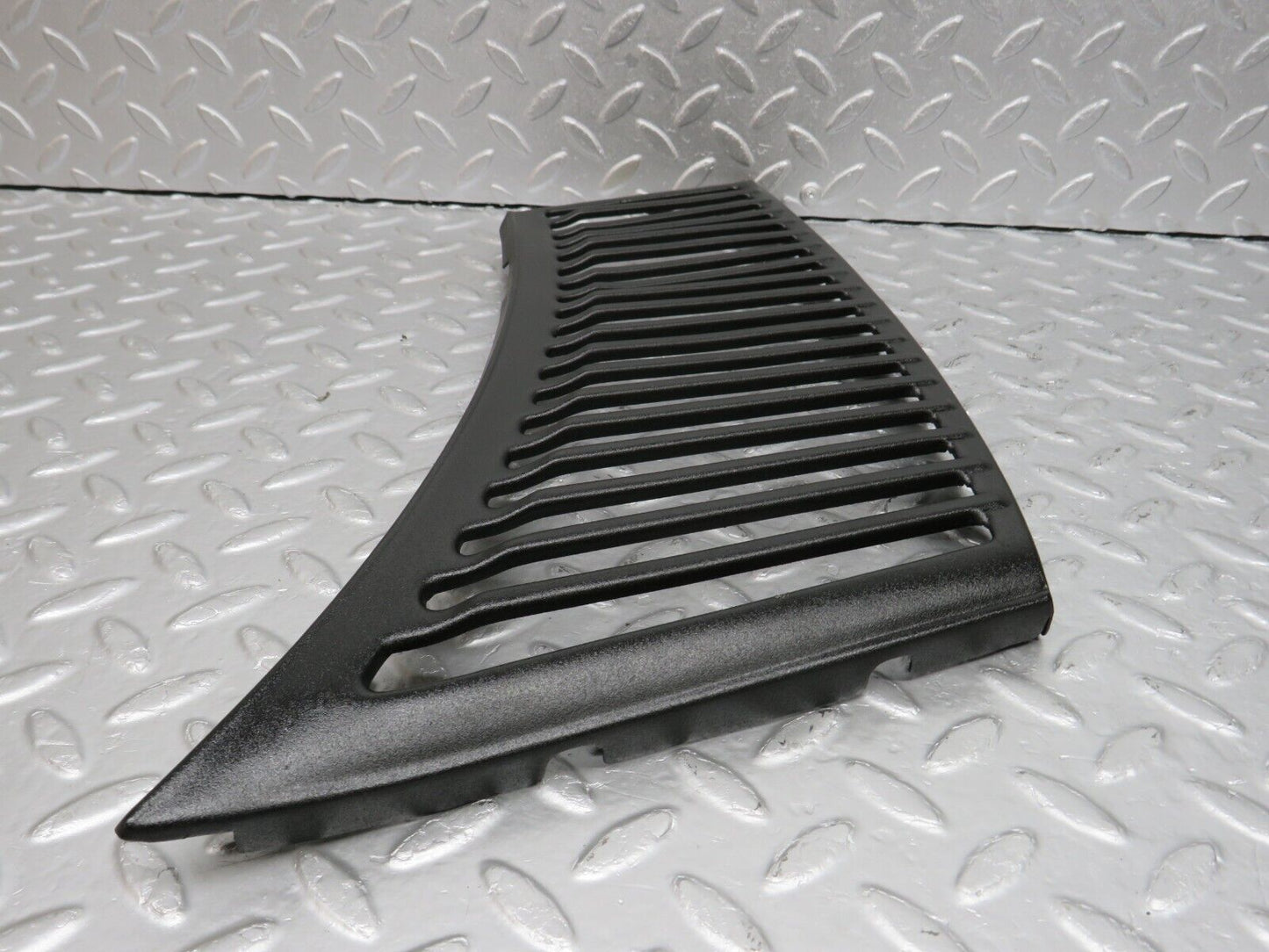 40080 Mercedes-Benz R107 350SL Air Intake Grill Right Side