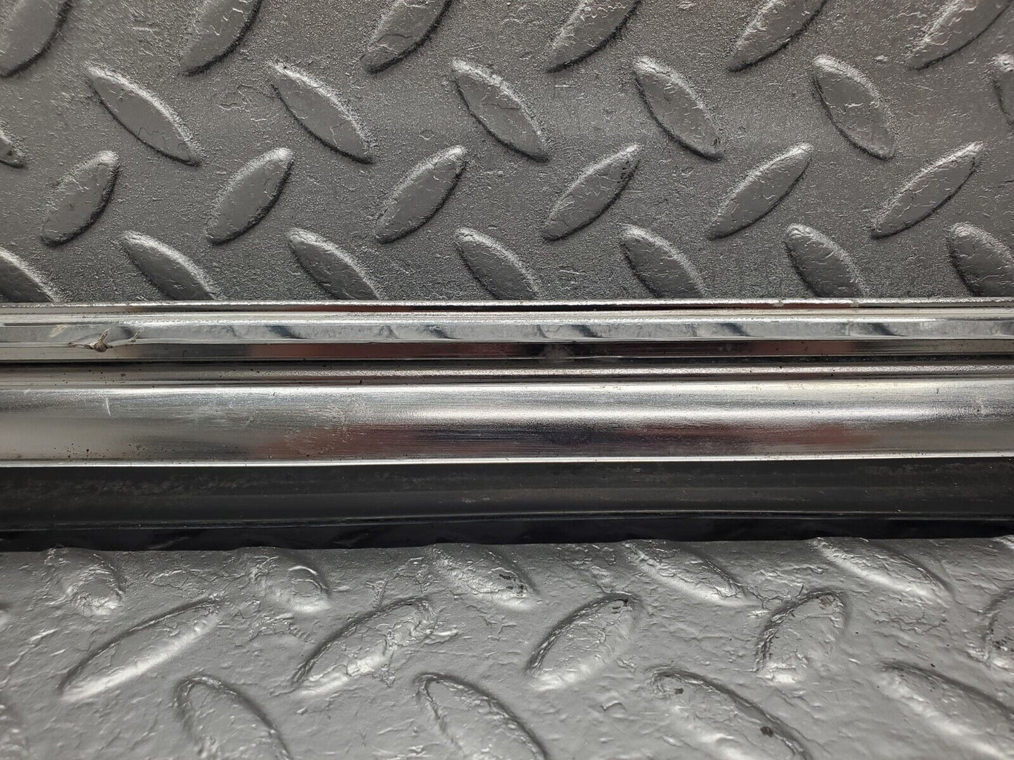 46431 Mercedes-Benz C123 280CE Coupe Left Door Chrome Moulding Trim