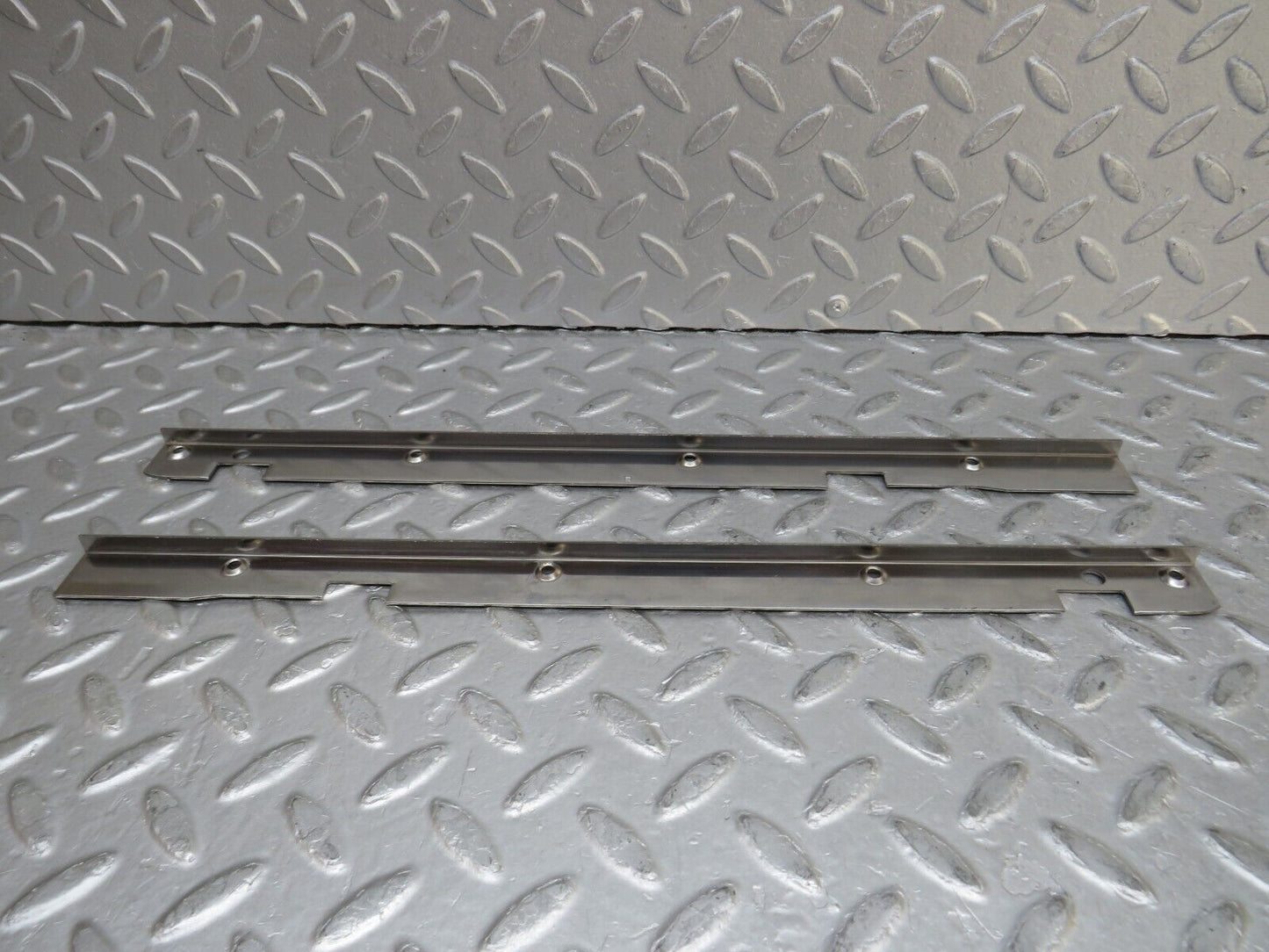 37098 Mercedes-Benz C126 420SEC Coupe Sunroof Chrome Trim