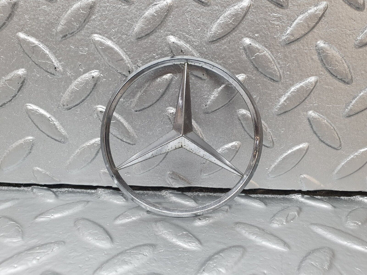 42540 Mercedes-Benz R129 320SL Coupe Trunk Badge Emblem