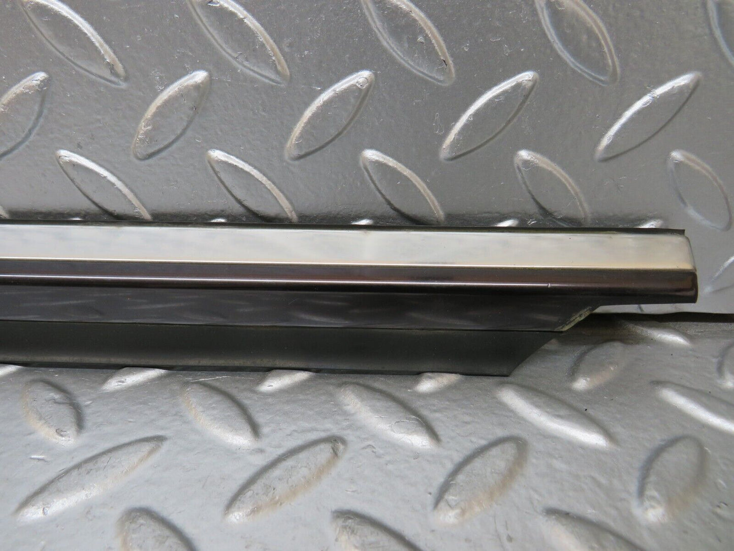 24886 Mercedes-Benz W140 SEL320 LWB Rear Right Door Moulding Trim