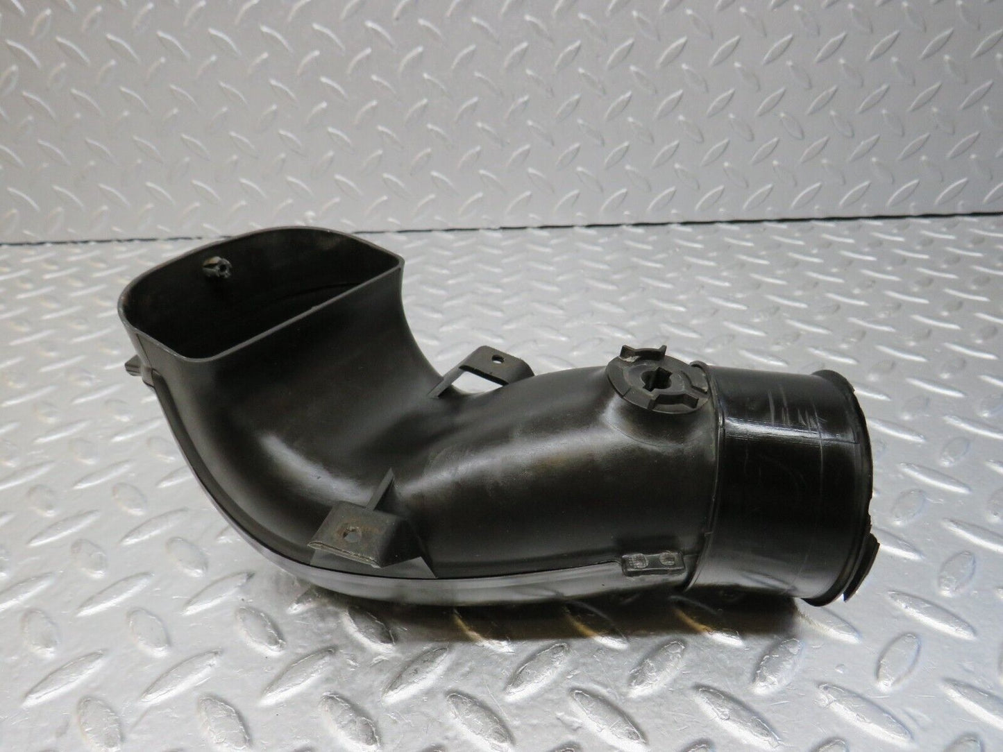 36982 Mercedes-Benz C126 420SEC Coupe Air Duct Right Side 1170940111