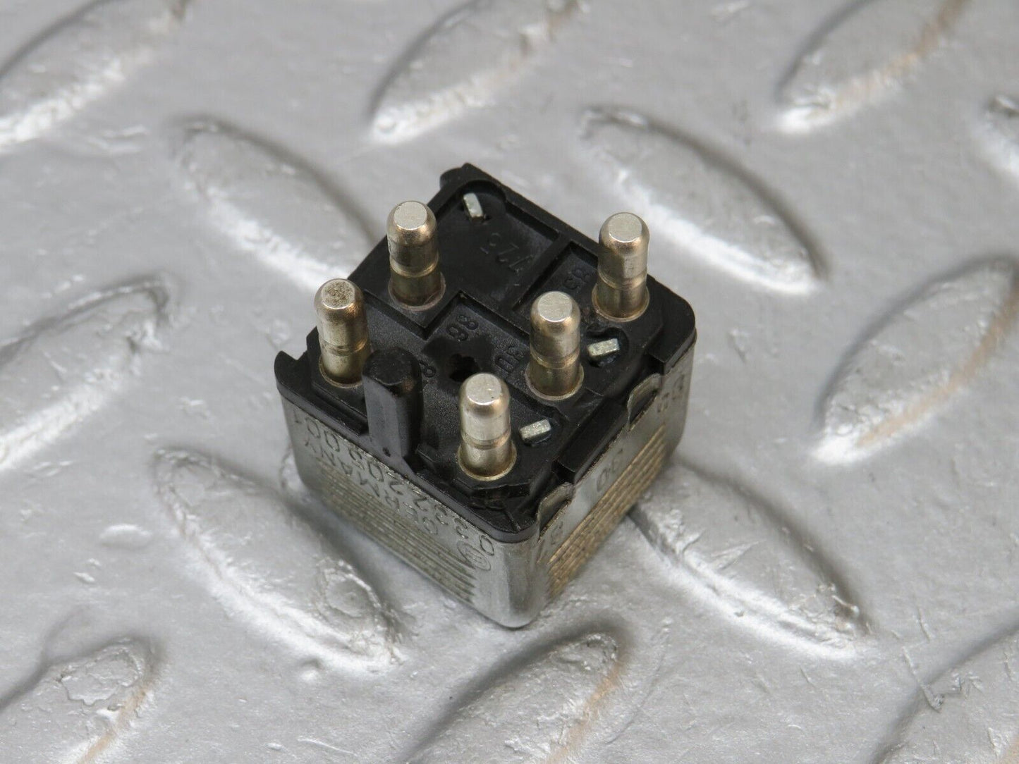 39831 Mercedes-Benz R107 350SL Coupe Multi Purpose Relay 0015422219 0332205001