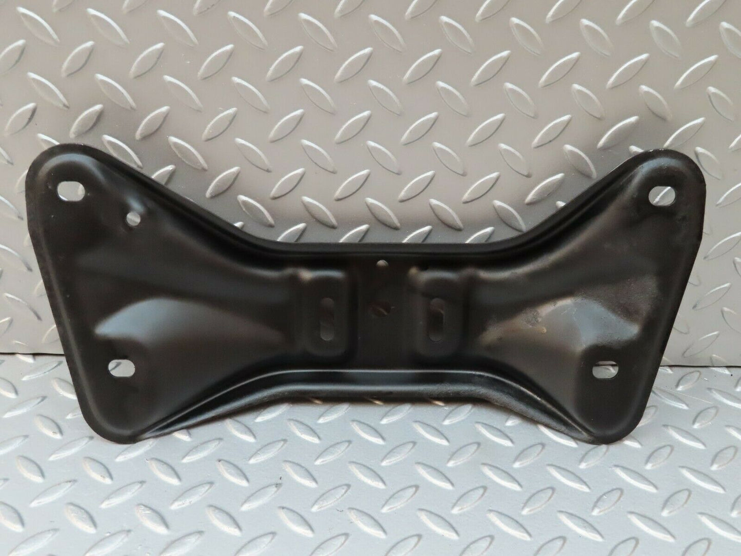3975 Mercedes-Benz S123 200T Wagon Gearbox Mount Bracket