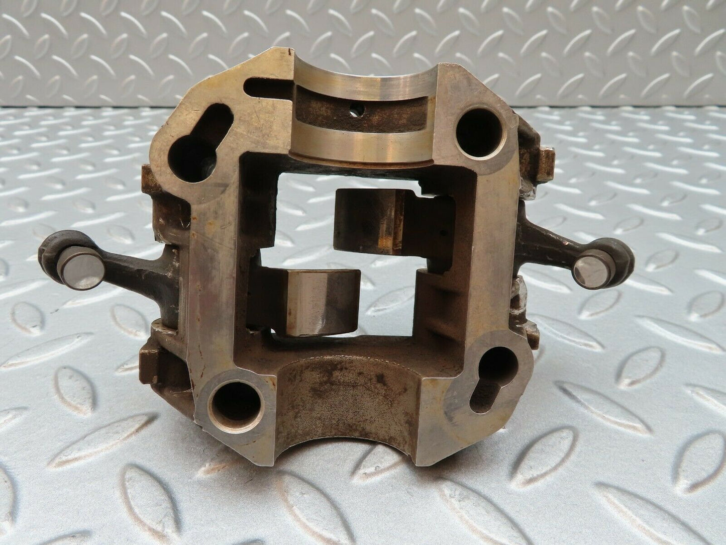 3889 Mercedes-Benz S123 200T Wagon Rocker Arms Camshaft Bearing Block 1020512110