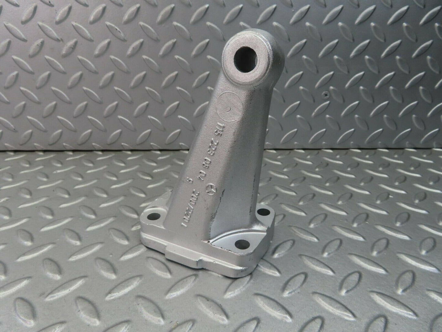 8328 Mercedes-Benz W115 Engine Mount Bracket Left Side 1152230804