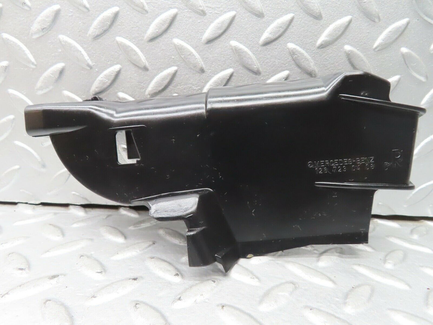 21626 Mercedes-Benz W126 300SE Front Right Door Lock Inner Cover 1267230408