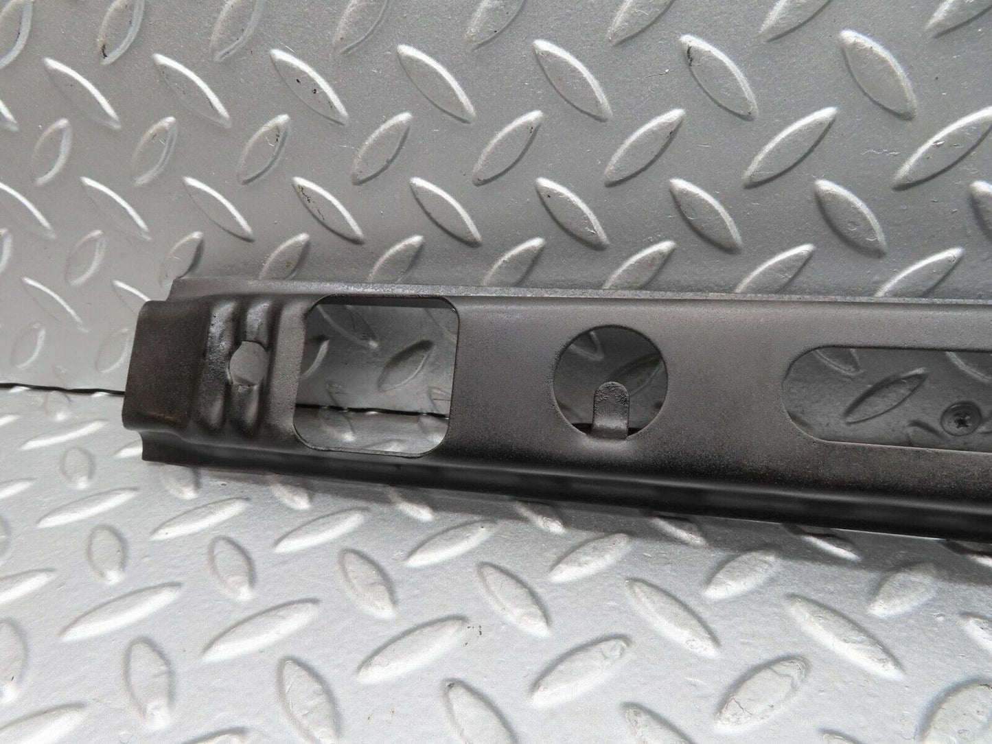 15351 Mercedes-Benz W123 230E Front Bumper Centre Bracket
