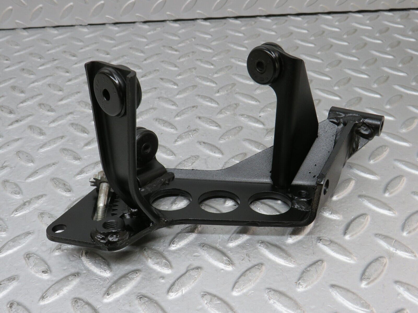 35495 Mercedes-Benz R107 280SL Power Steering Pump Bracket