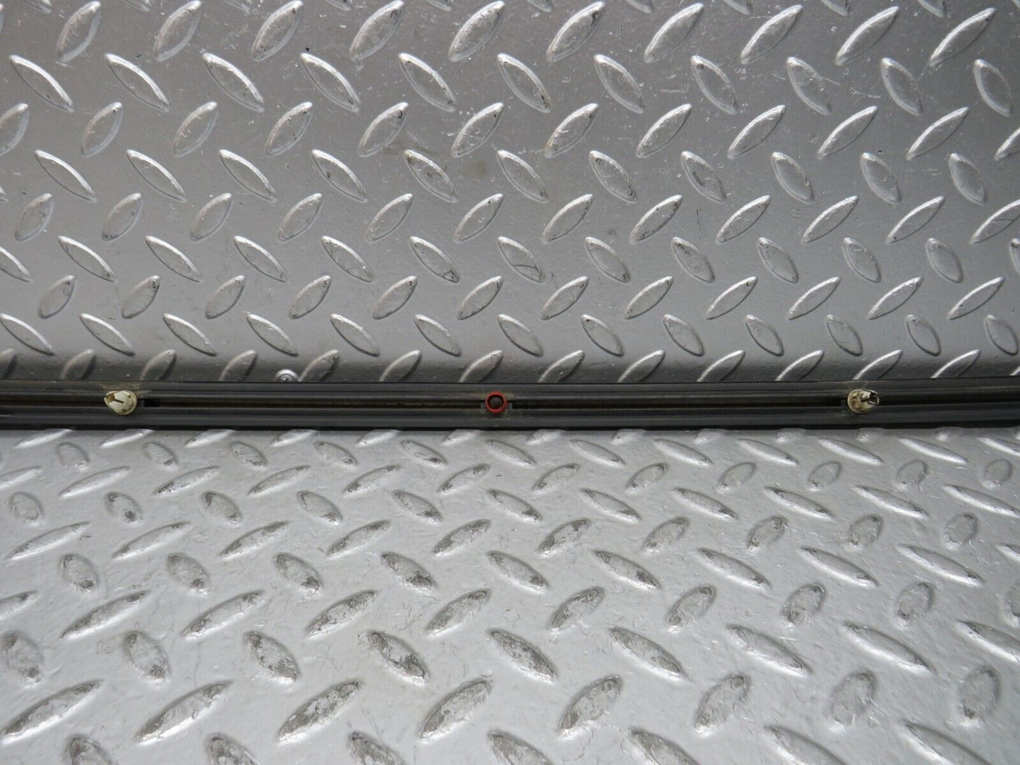 28620 Mercedes-Benz W123 280E Front Right Fender Wing Centre Moulding Trim
