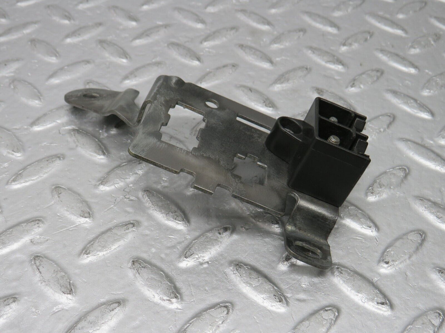 38137 Mercedes-Benz A124 320E Cabriolet Relay Holder Bracket