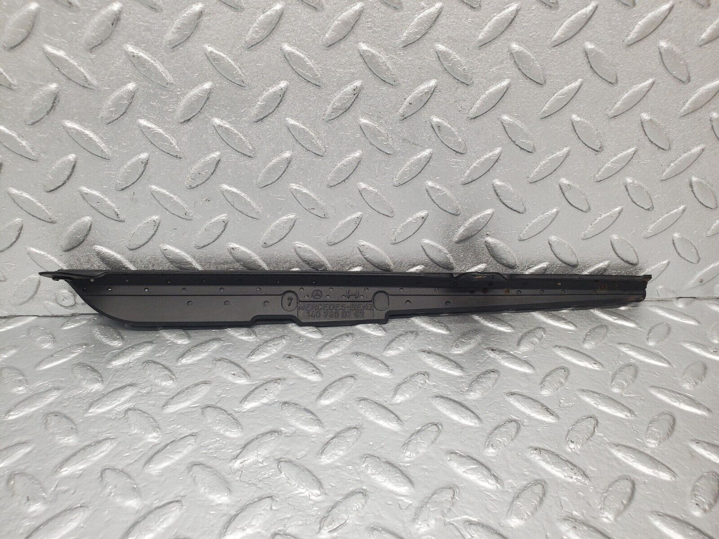 46148 Mercedes-Benz W124 Sunroof Rubber Cover Trim 1407800292 1407800192