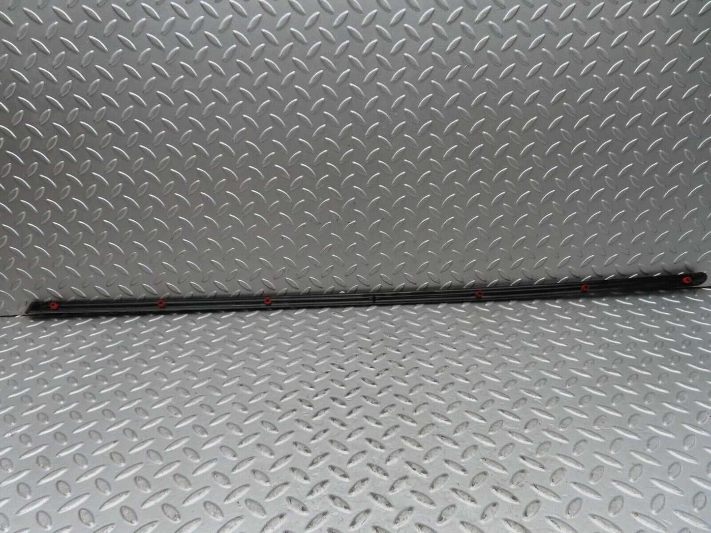 15831 Mercedes-Benz W123 280E Front Right Fender Wing Centre Moulding Trim
