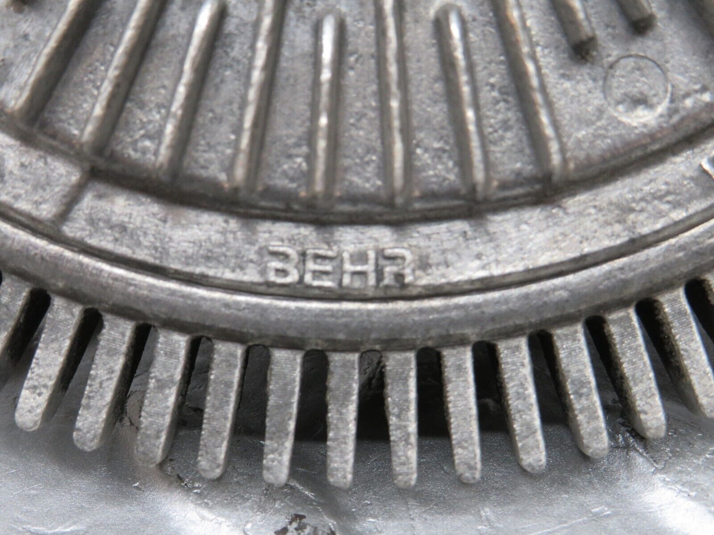 32889 Mercedes-Benz W123 300D Engine Cooling Fan Clutch Behr