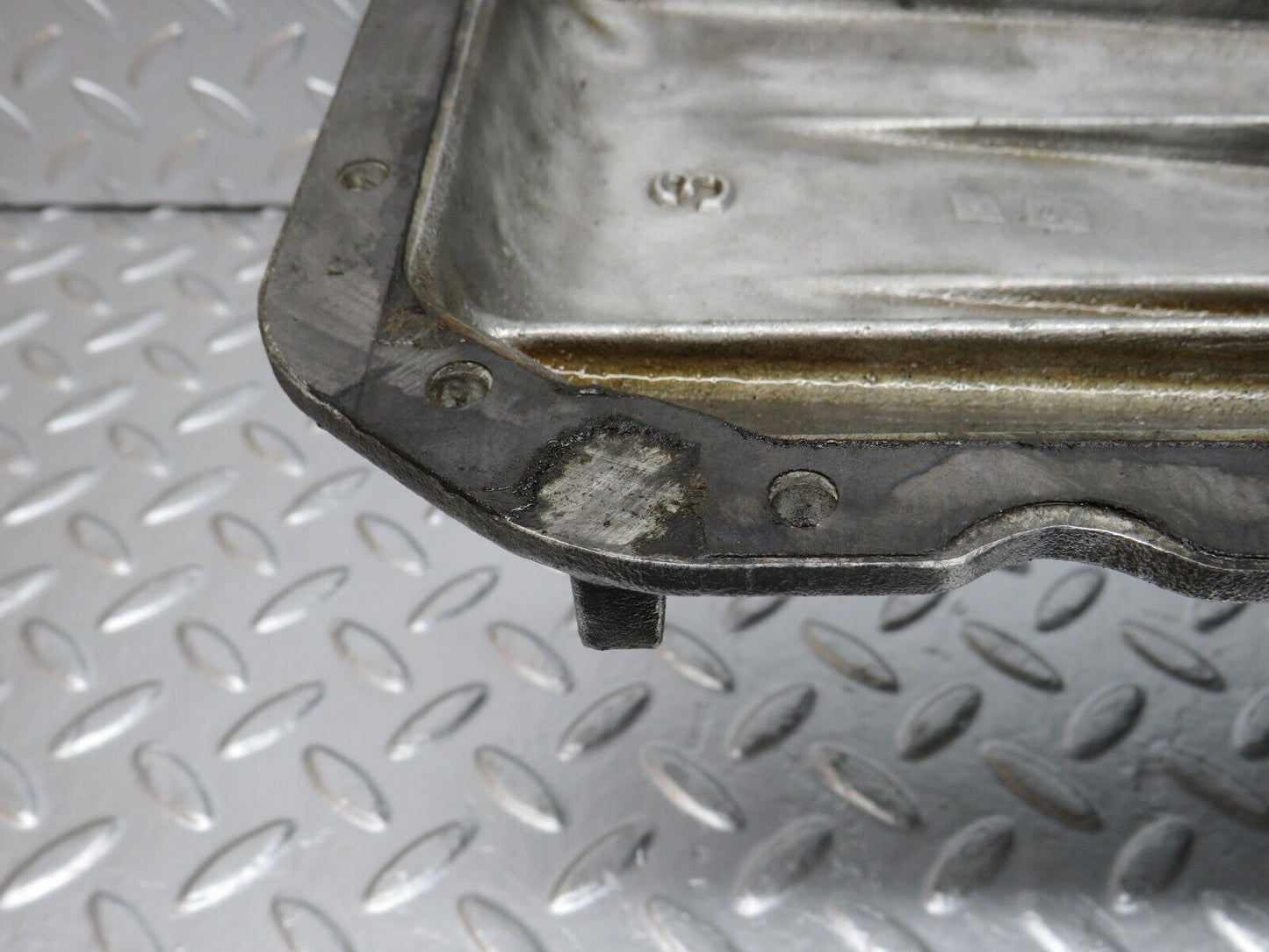 32960 Mercedes-Benz C107 R107 450 V8 Oil Pan Oil Sump 1160105113