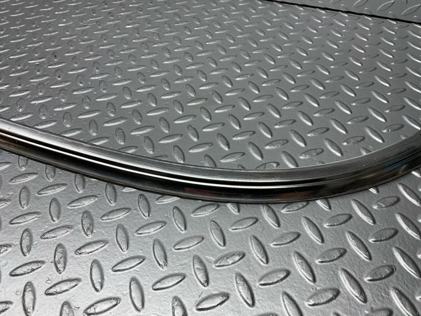40520 Mercedes-Benz W108 Rear Windscreen Chrome Frame