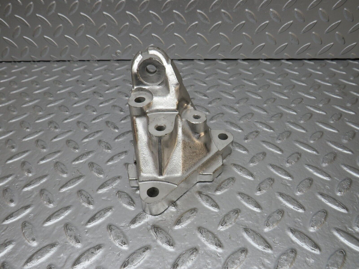 31769 Mercedes-Benz W201 190LE 1.8L Engine Mount Bracket Left Side 1022234104