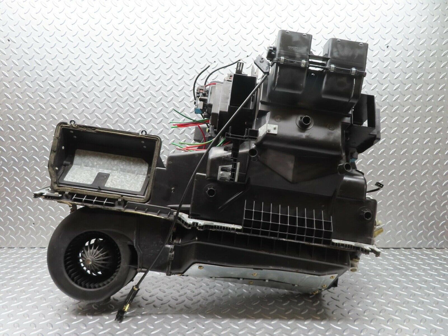 15106 Mercedes-Benz W140 S320 Heater Box Blower Housing Behr 1408303662